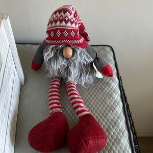 NWT Gnome holiday/Christmas shelf sitter decoration